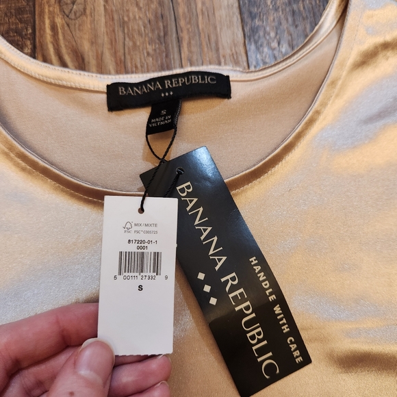 Banana Republic Metallic Gold Top Size S - Picture 3 of 5